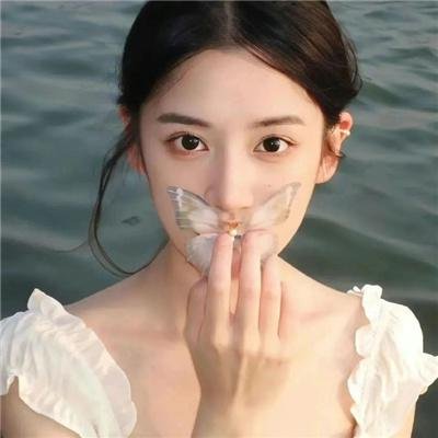 背鸭子的男孩